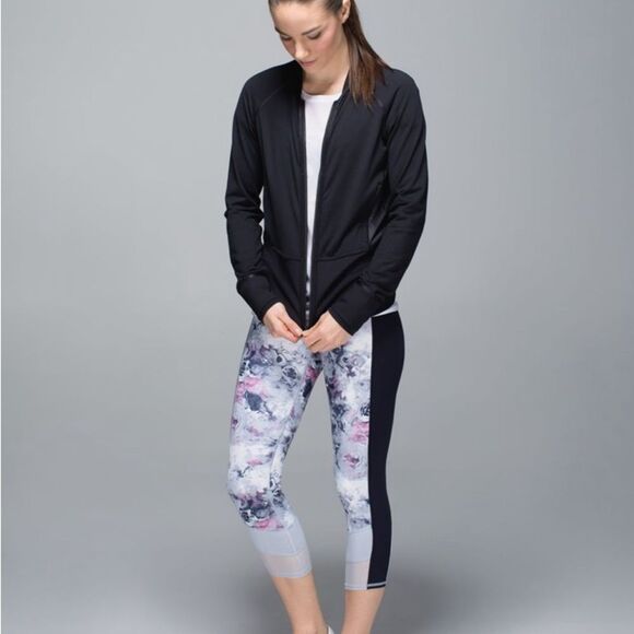 lululemon athletica Pants - Lululemon If You’re Lucky Crop Size Four